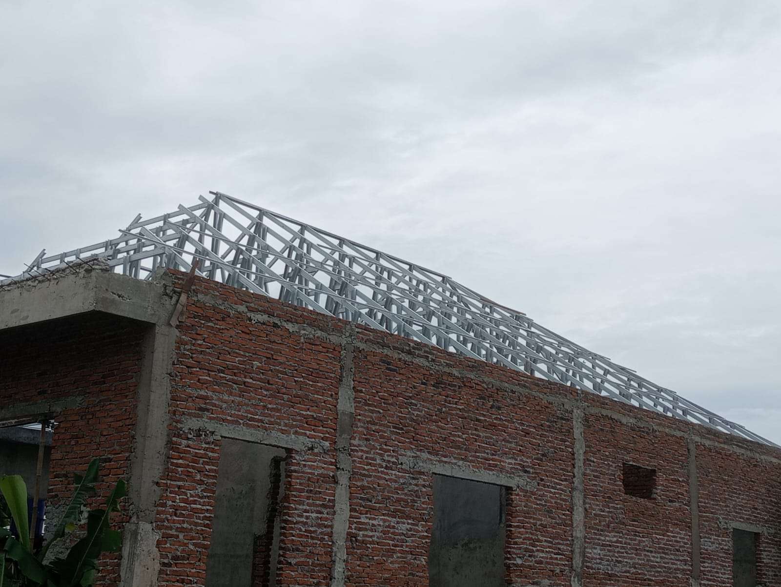 Pasang Atap Baja Ringan
