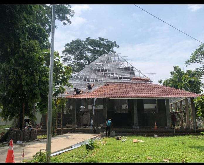 Pemasangan Atap Genteng Metap Pasir