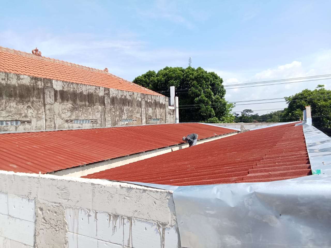 Pemasangan Atap Spandek Pasir Merah Anti Berisik