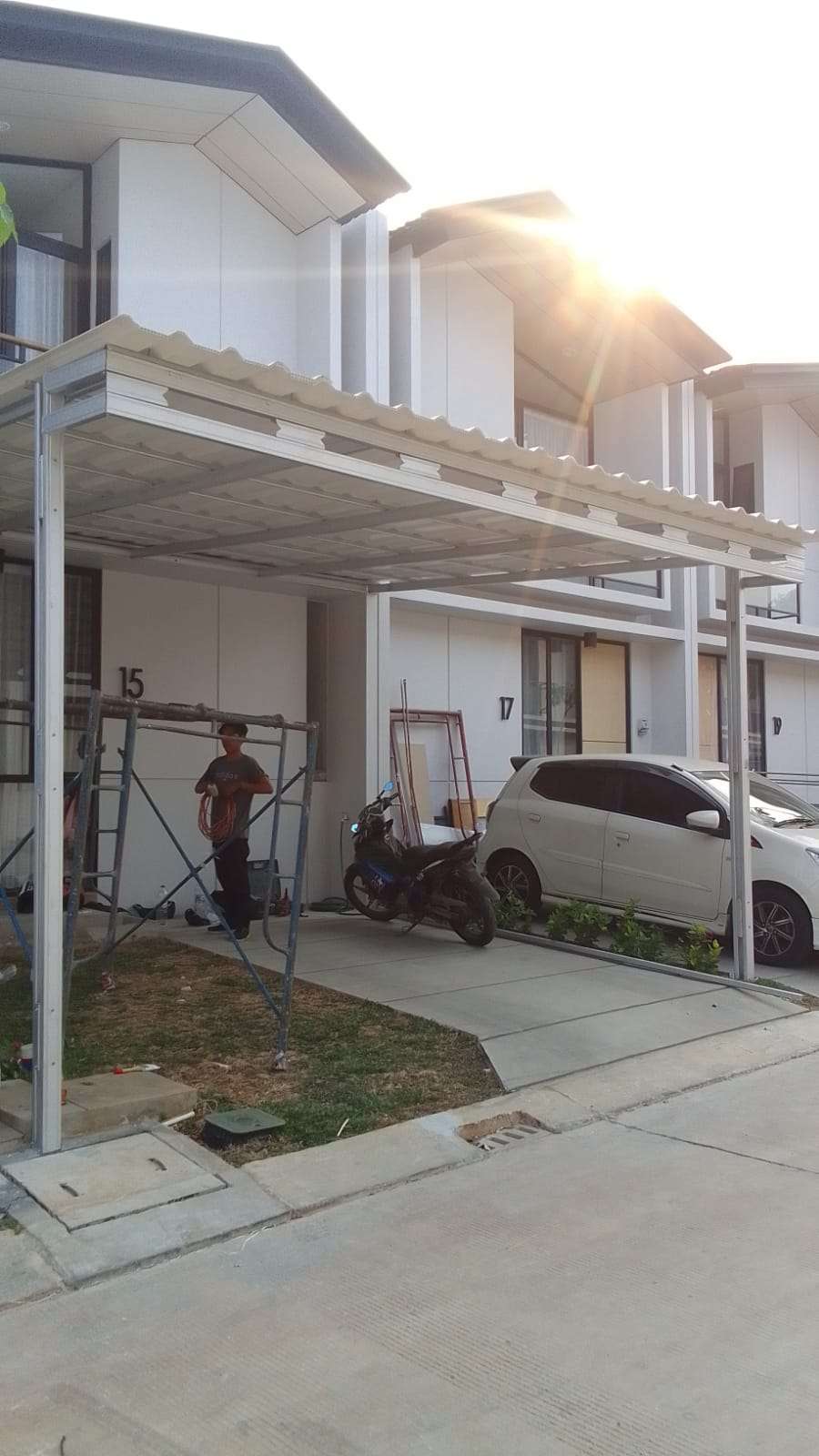 Kanopi Minimalis Atap Spandek untuk Rumah Cluster