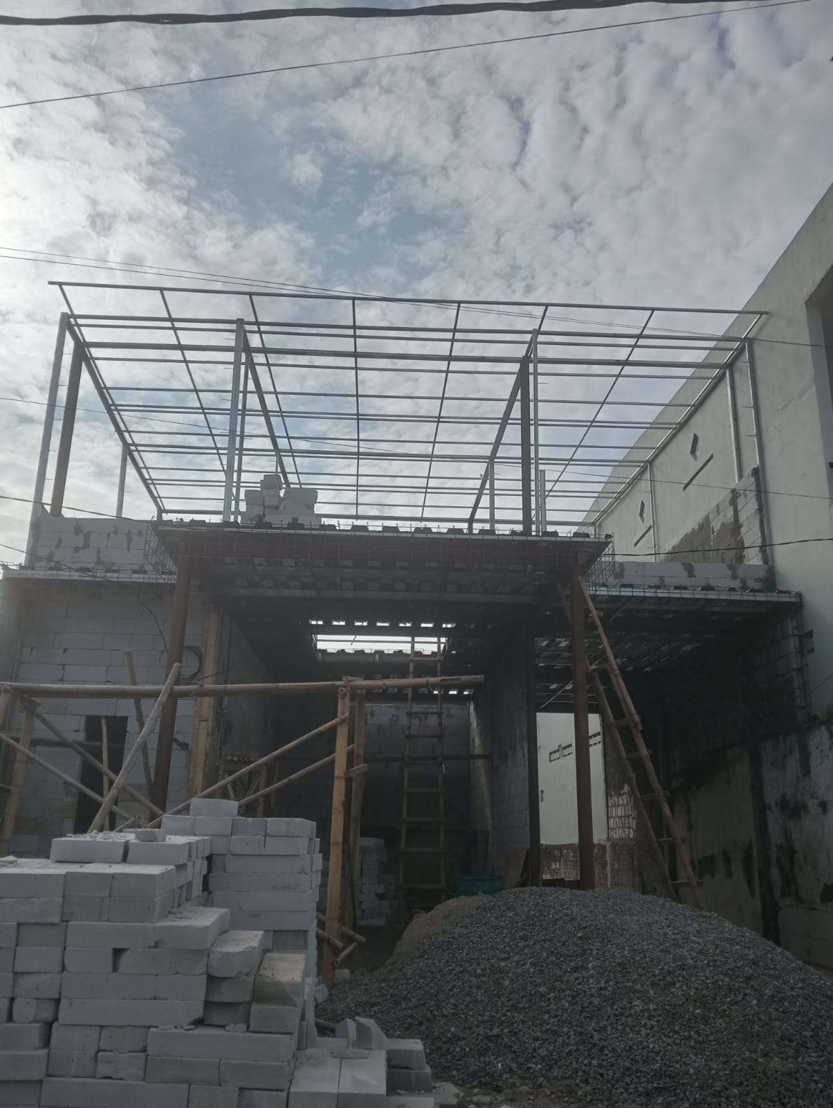 Konstruksi Rangka Atap Baja Ringan Model Pelana
