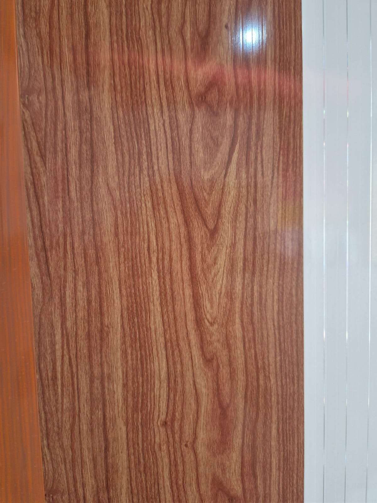 Plafon PVC Motif Serat Kayu Coklat