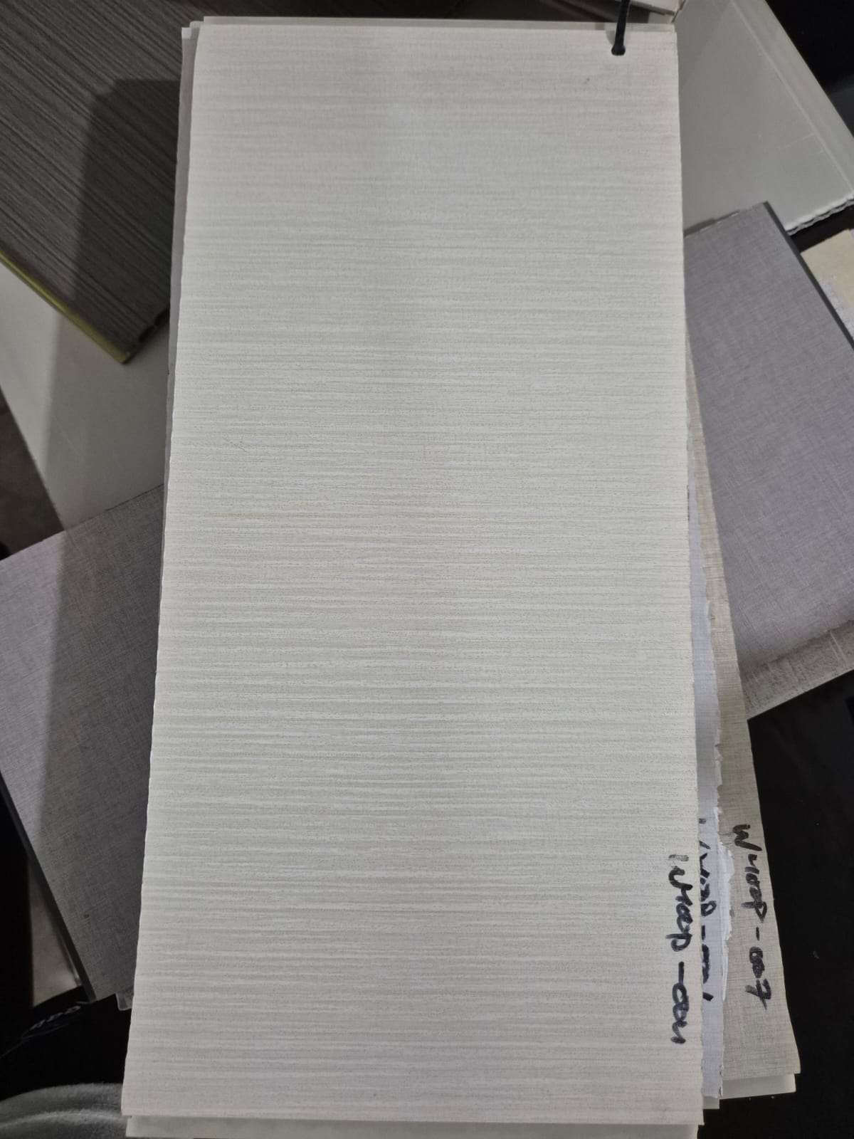 Wallboard Corak Linen Putih Cerah