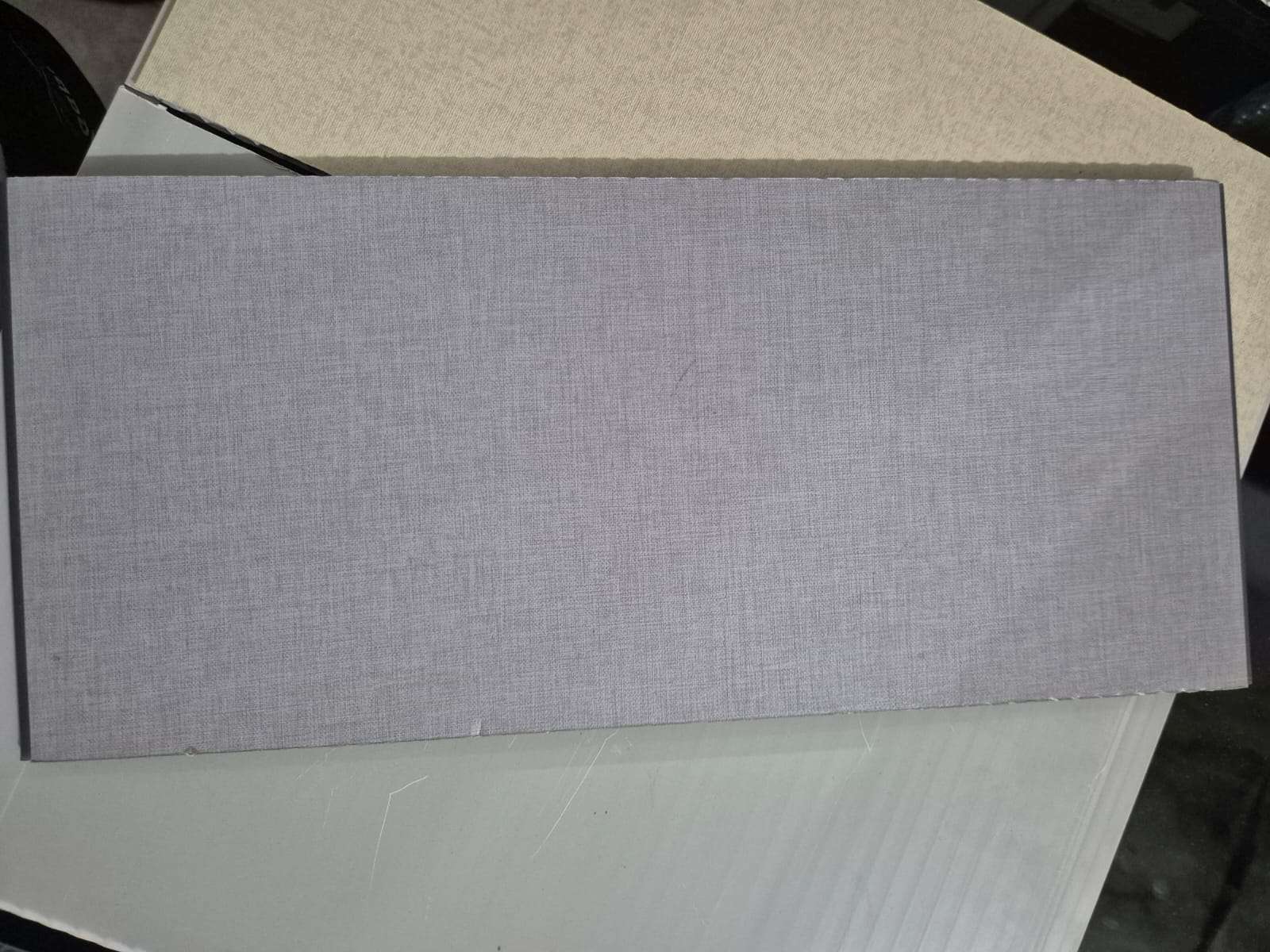 Wallboard Corak Kain Linen Abu-Abu