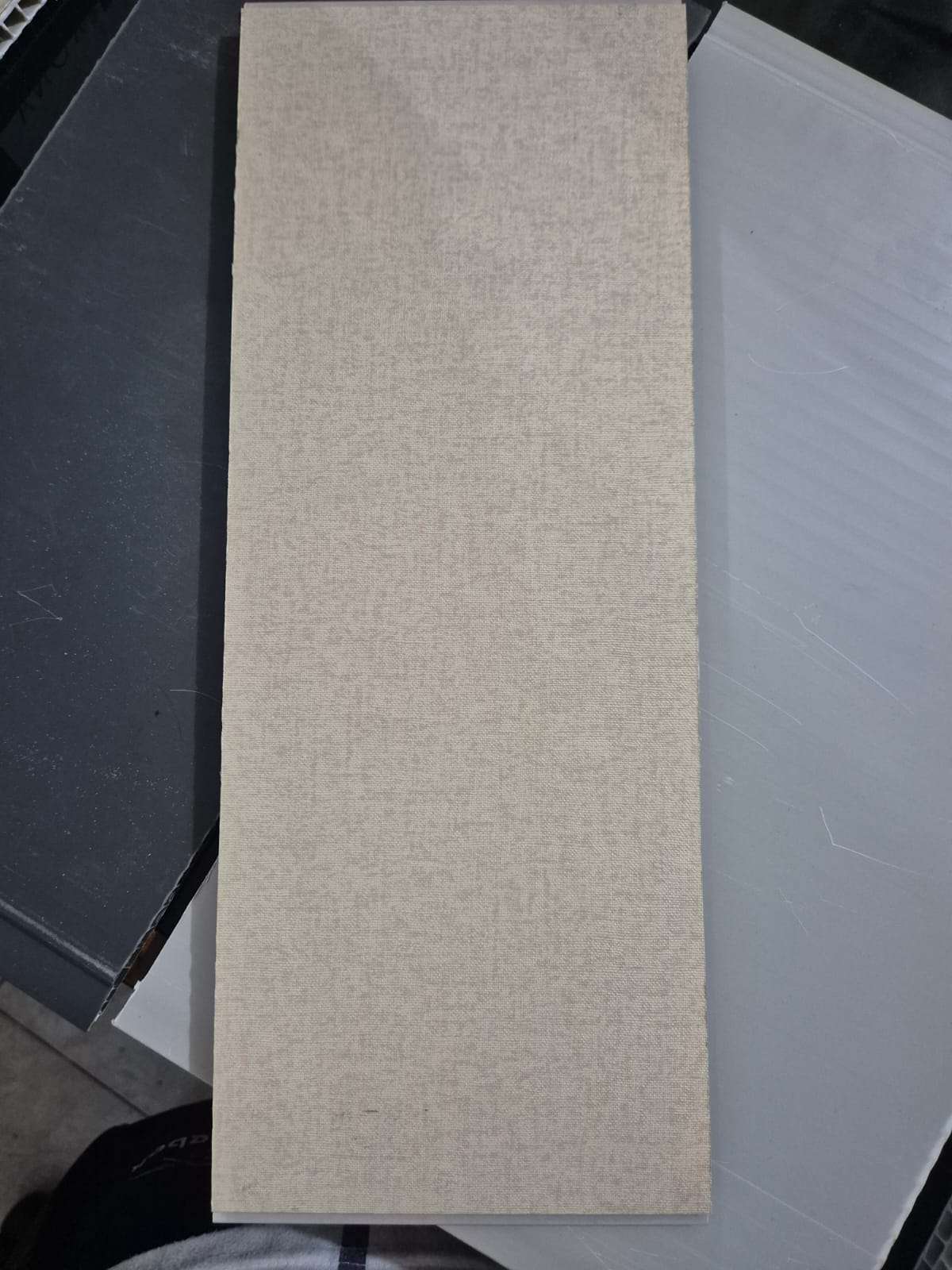 Wallboard Corak Kain Halus Krem Klasik